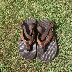 Slip-on brown Chacos